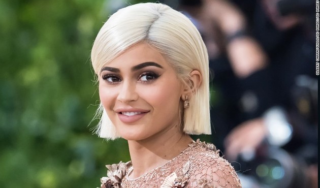 Kylie Jenner bebeği olacağını doğruladı!