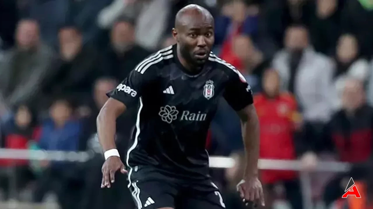 Beşiktaş'ta Al Musrati geri dönüyor! Giovanni van Bronckhorst formayı iade edecek