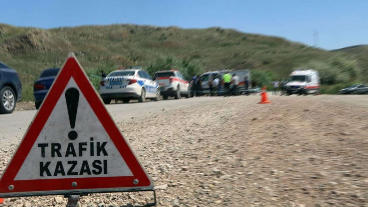 Uşak son dakika haberi: Trafik kazasında 2'si polis 4 kişi yaralandı
