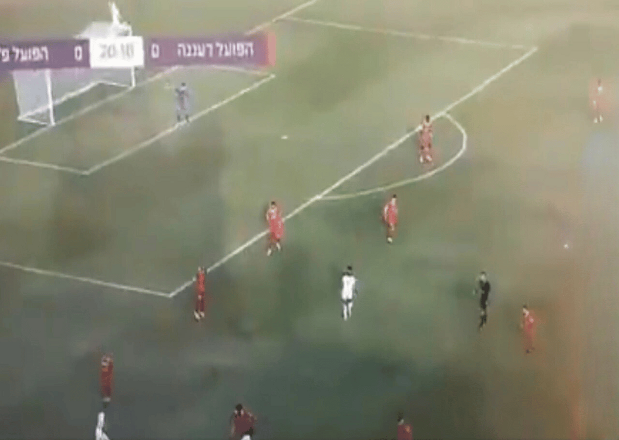 İsrail'de sirenler çaldı, futbolcular hemen alarma geçti: Sahayı hızla terk ettiler!
