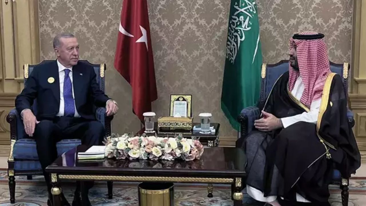 Erdoğan'dan Riyad'da diplomasi trafiği! Veliaht Prens Selman ile bir araya geldi