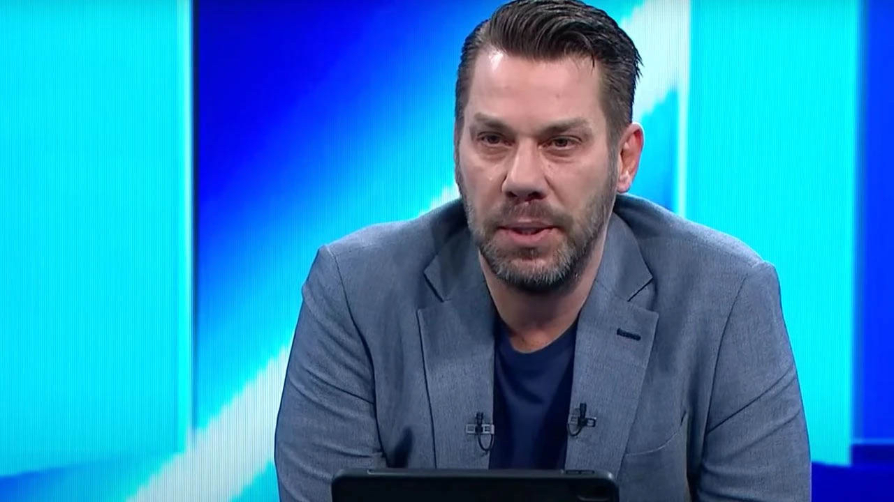 Acun Ilıcalı'nın kanalında yorumculuk yapan eski hakem Fırat Aydınus 'yapı' ile dalga geçti: "Yapı değil, uyuşturucu hapı! Taraftarlarını uyutuyorlar"