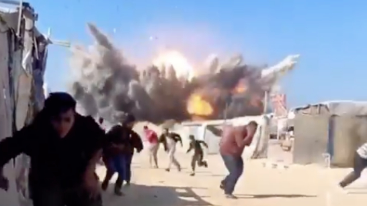 İşgalci İsrail vahşete devam ediyor! Çadırlara sığınan masum halkı bombaladı