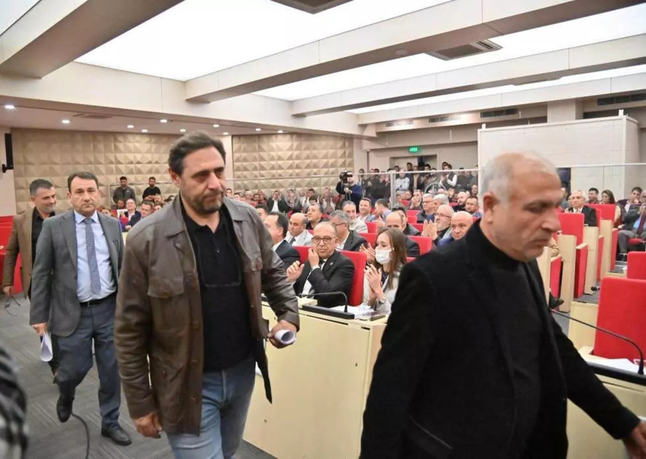 O karara peş peşe tepki: AK Parti ve MHP grubu meclisi terk etti!