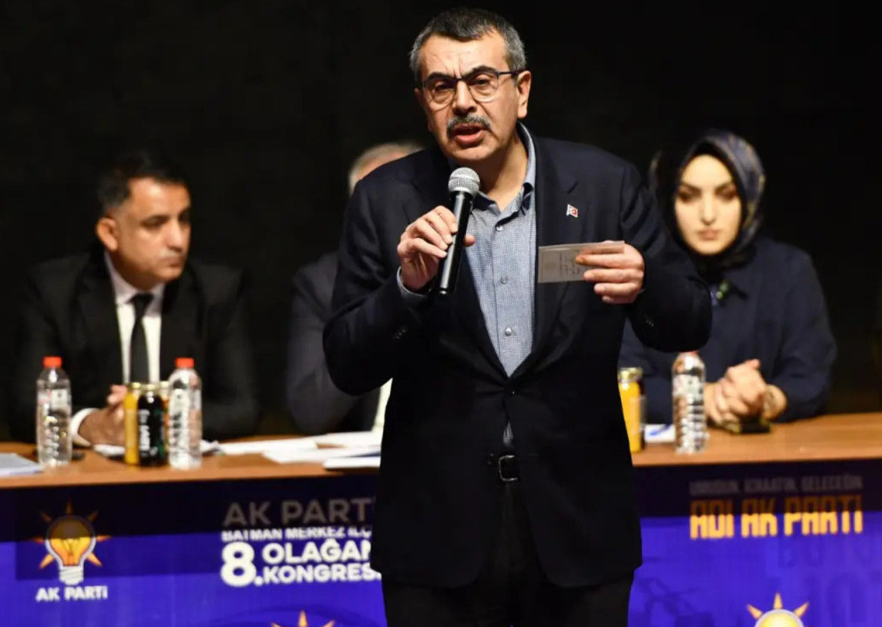 Milli Eğitim Bakanı Yusuf Tekin resti çekti: Kendi icat ettiğin bir laikliği bana dayatıyorsun!
