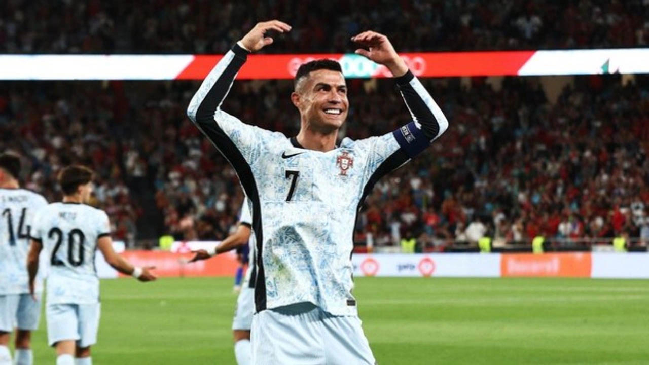 Cristiano Ronaldo iki golle yıldızlaşırken, Portekiz Polonya'yı farklı mağlup etti