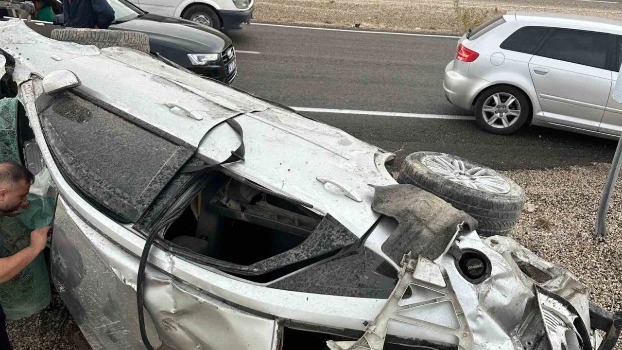 Malatya son dakika haberleri: Devrilen otomobildeki 5 kişi yaralandı