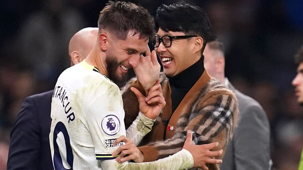 Futbol tarihinde görülmemiş olay! "Korelilerin hepsi birbirine benziyor" dediği için Premier Lig yönetiminden 7 maç ceza aldı