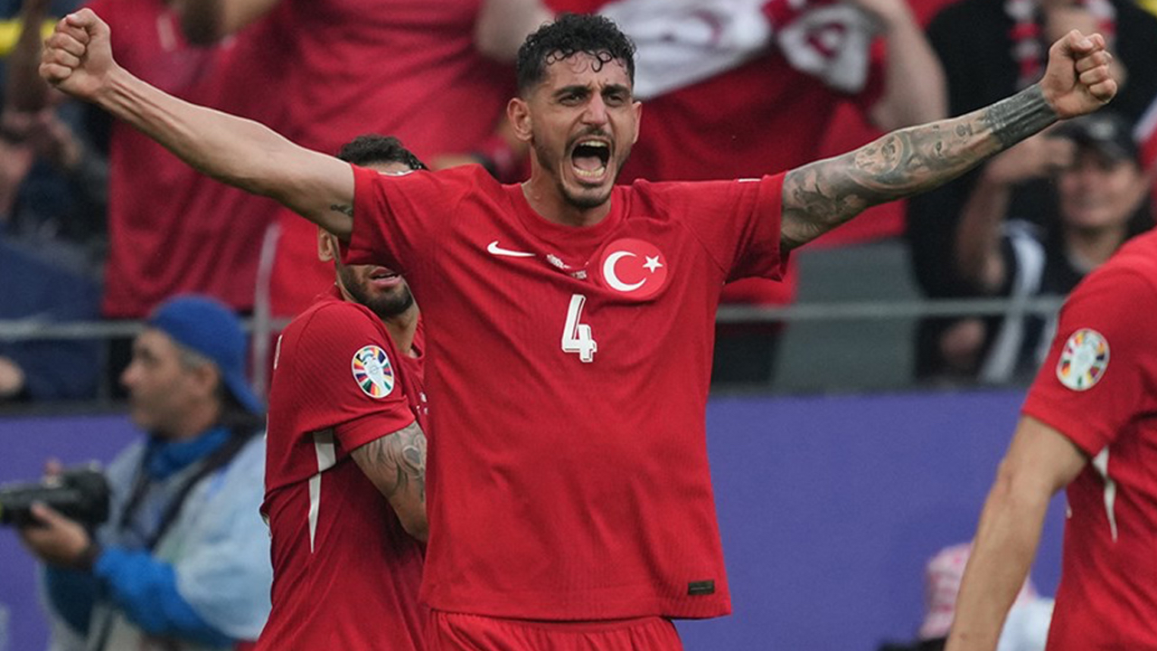 Vincenzo Montella kararını verdi: Abdülkerim Bardakcı yerine Karadağ maçında forma Samet Akaydin'in