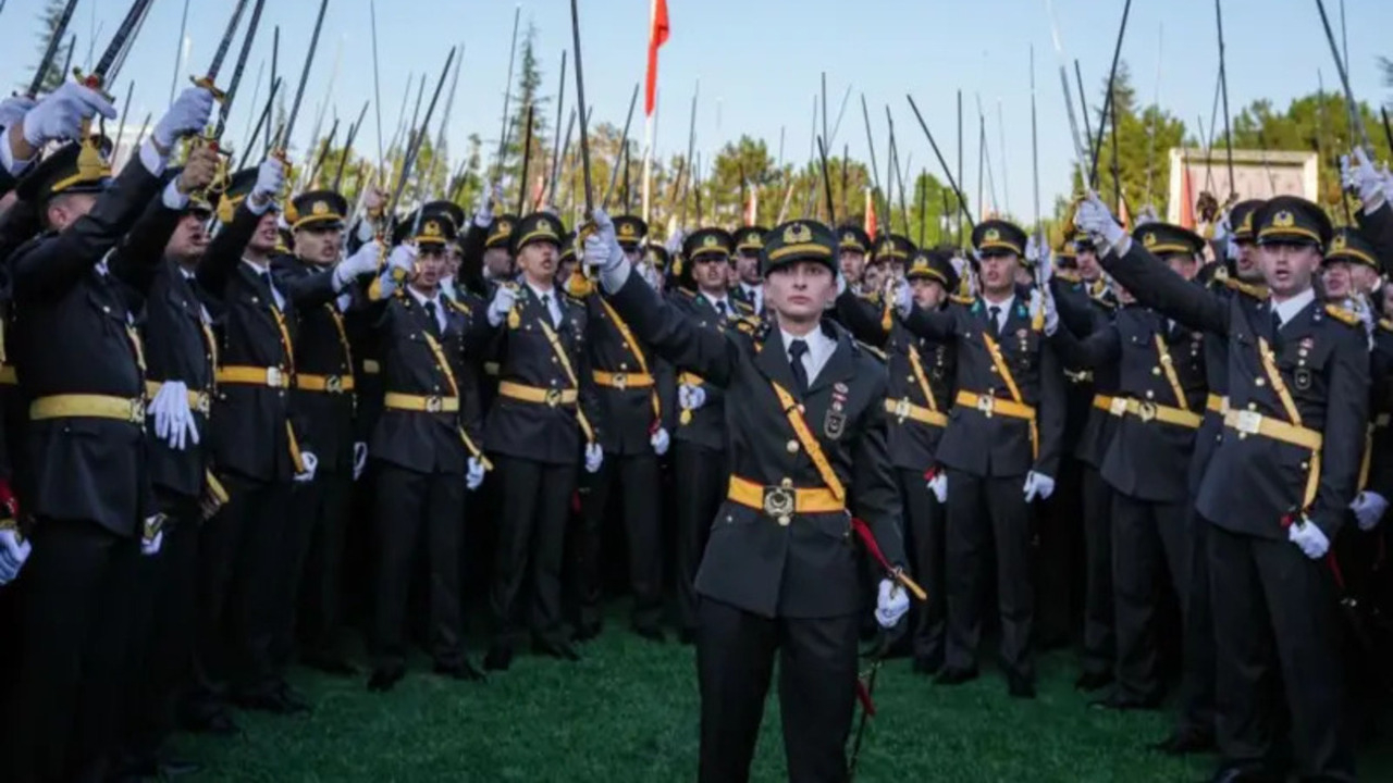 Korsan yeminle kılıç çeken teğmenler soruşturmasında yeni gelişme!