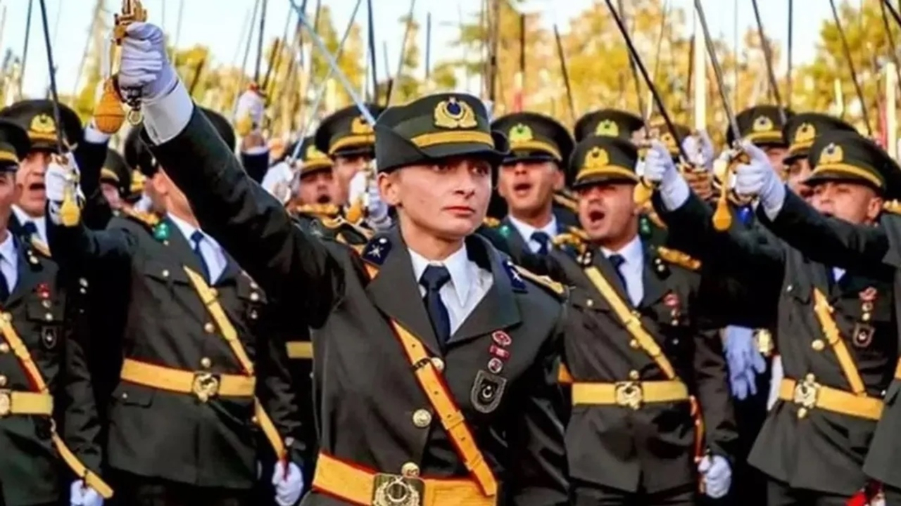 MSB'den teğmenler açıklaması: Teğmenler 'Mustafa Kemal'in askerleriyiz' dedikleri için değil, disiplinsizlik yaptıkları için cezalandırıldılar!