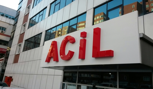 Yeni dünyaya getirdiği bebeği pencereden attı...