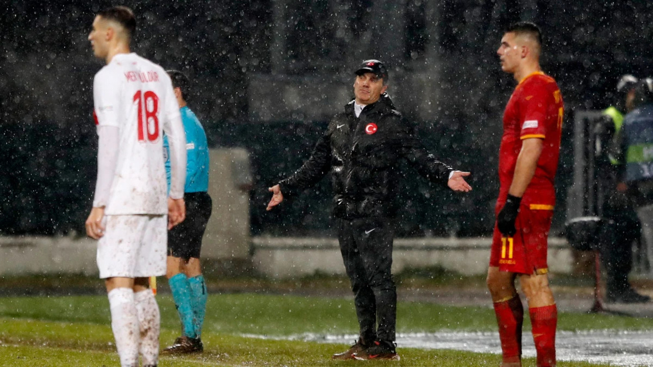 Vincenzo Montella'dan saha zemini hakkında çarpıcı açıklamalar: Biz kenarda zor ayakta duruyorduk!