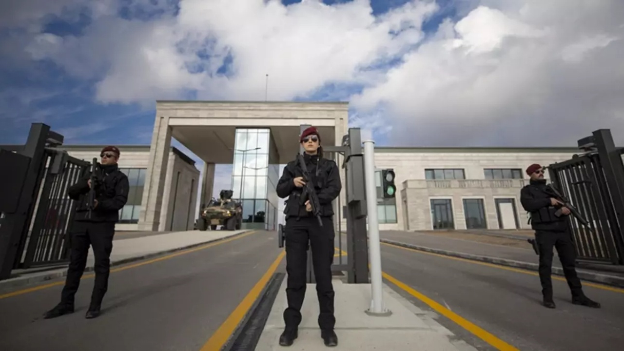 MİT'ten siber suç ağına operasyon!
