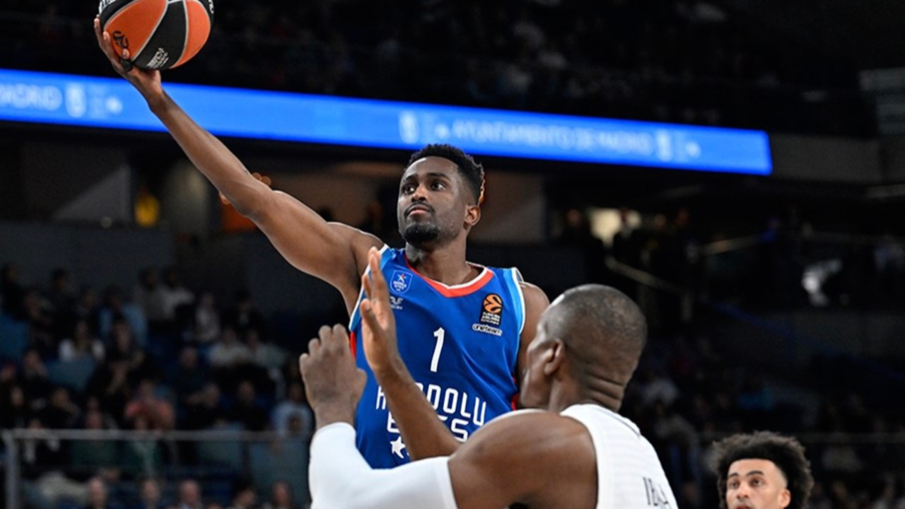 S Sport Anadolu Efes Paris Basket maçı canlı yayın