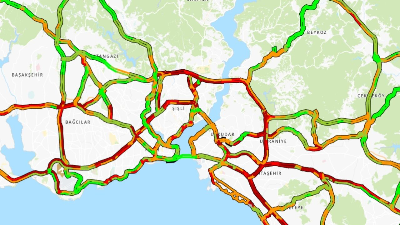 İstanbul'da trafik kilit! İşte yoğun güzergahlar!
