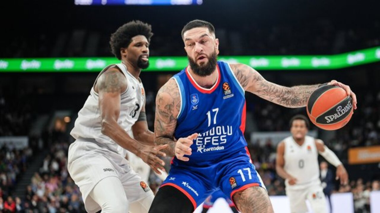 Anadolu Efes Paris'e diş geçiremedi, seyircisi önünde kaybetti! Anadolu Efes 84 - 93 Paris | Maçın özeti