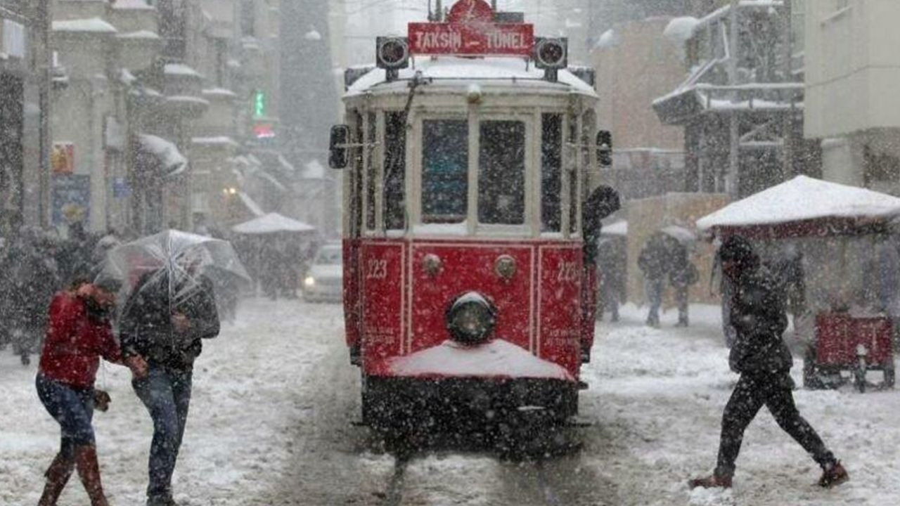 Valilik tarih verdi! İstanbul'a kar geliyor! İşte yağış uyarısının detayları...