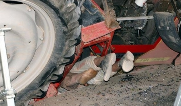 Baba-oğul dakikalarca kurtarılmayı beklediler...