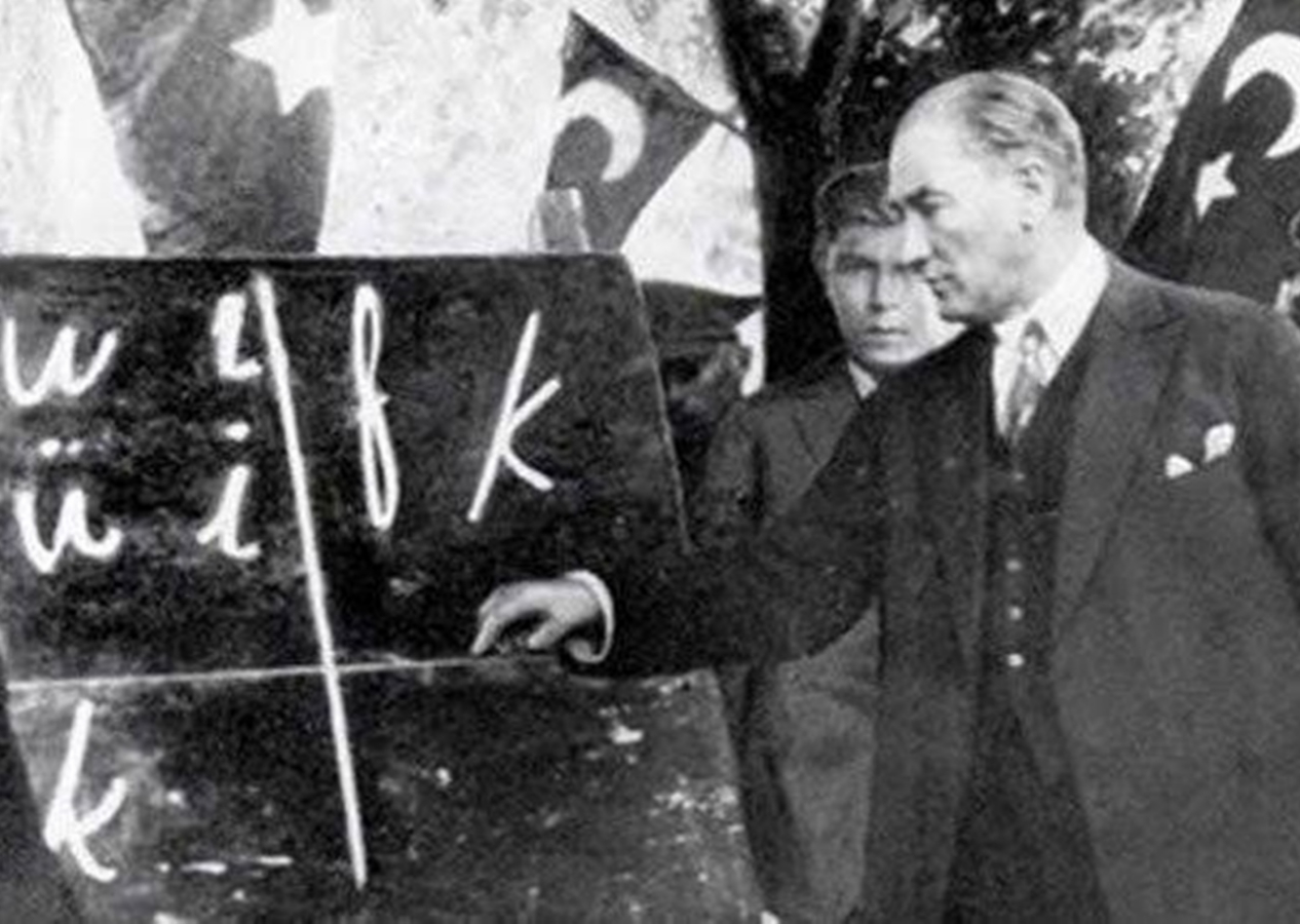 24 Kasım Öğretmenler Günü! Başöğretmen Mustafa Kemal Atatürk'ten tarihe geçen o söz: Öğretmenler yeni nesil, sizin eseriniz olacaktır