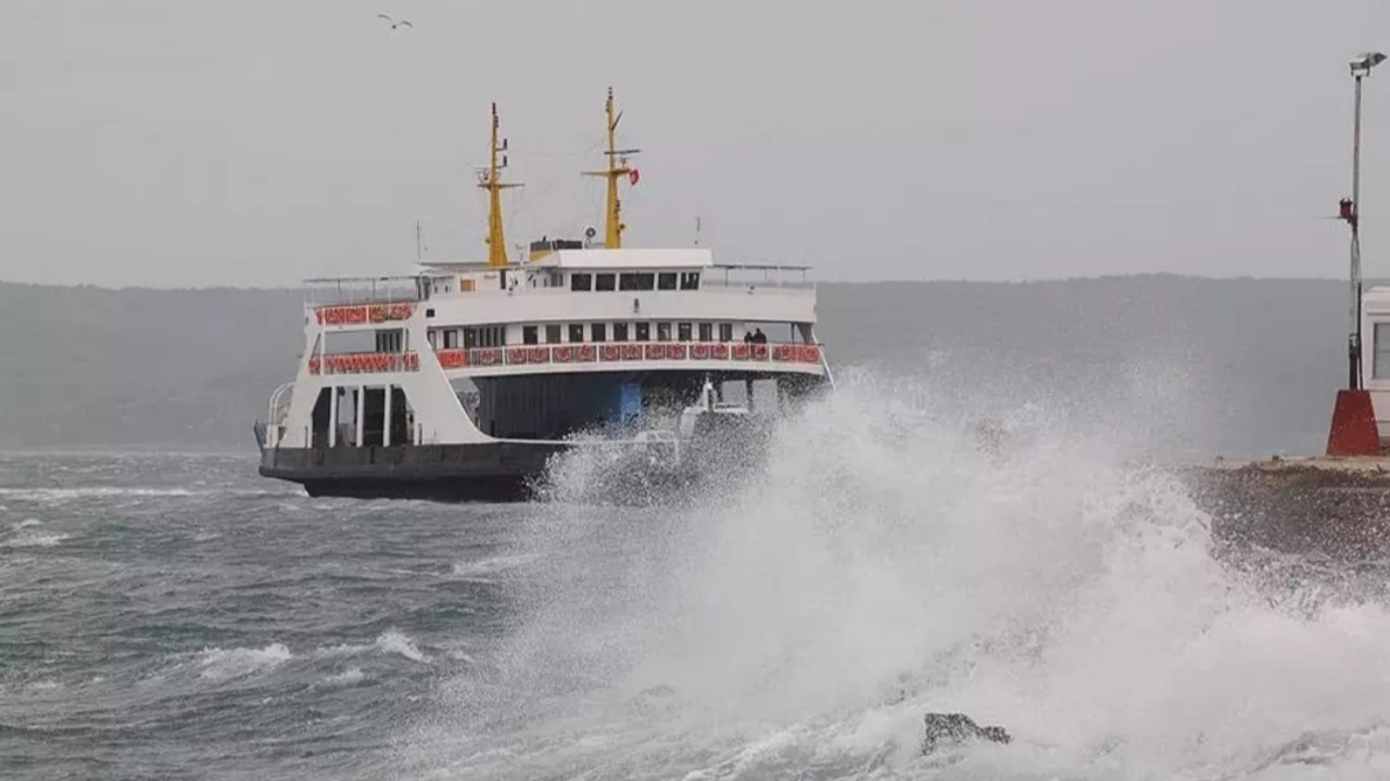 İstanbul'da fırtına ve sağanak yağış başladı! Deniz ve hava trafiğinde aksama! Seferler iptal edildi...