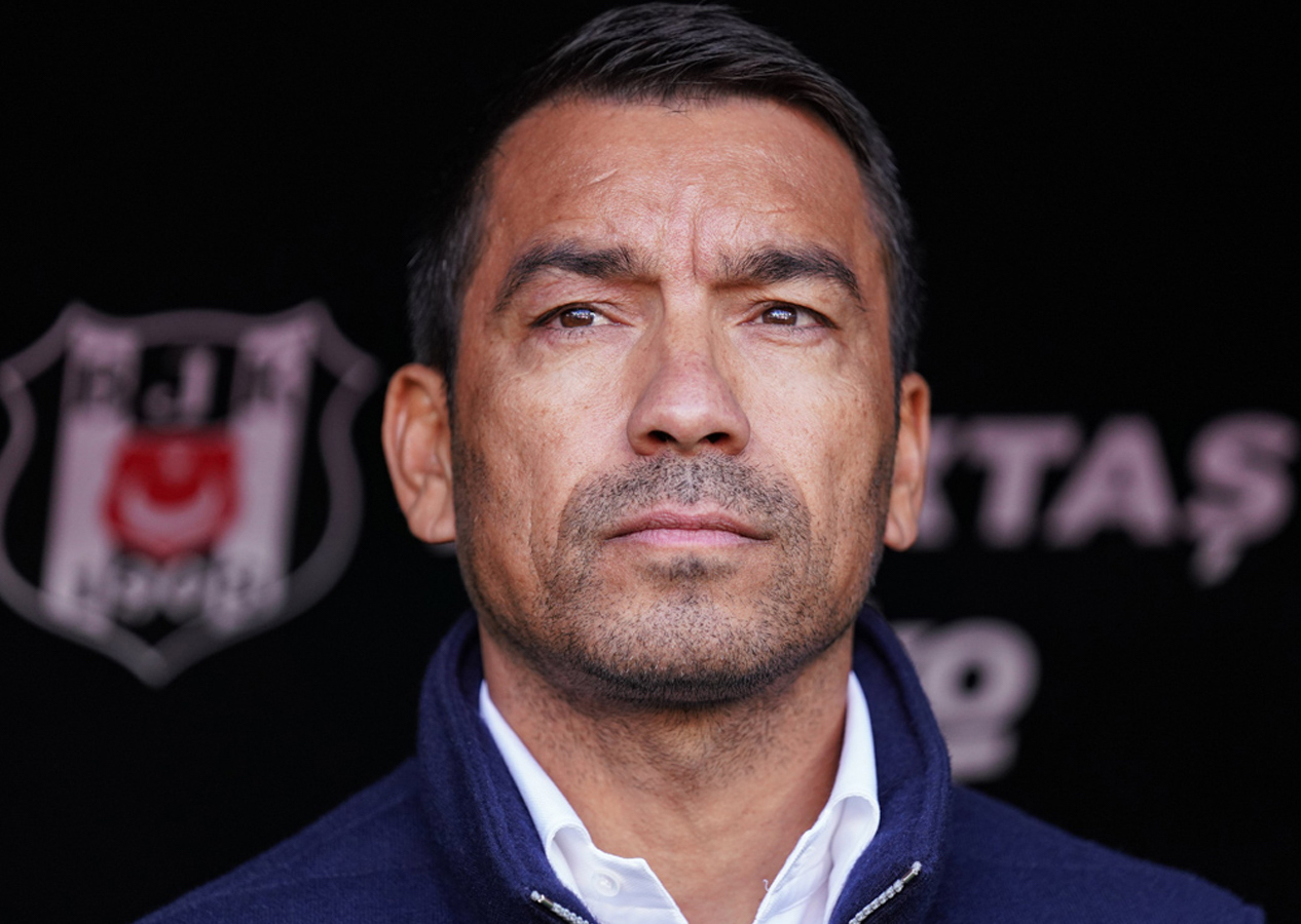 Beşiktaş'ta Giovanni van Bronckhorst topun ağzında! Yönetim kurulu Hollandalı hoca için toplanacak