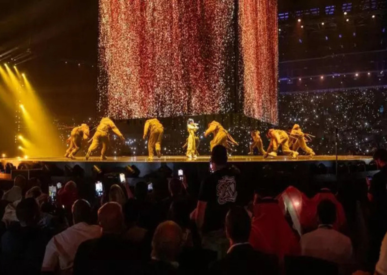 Suudi Arabistan'da düzenlenen bir müzik festivalinde Kabe'ye büyük saygısızlık!