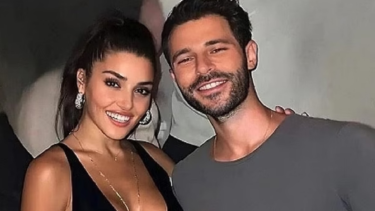Doğum gününde evlilik teklifi bekleniyordu! Hakan Sabancı sevgilisinin doğum gününü Mısır'da kutladı...