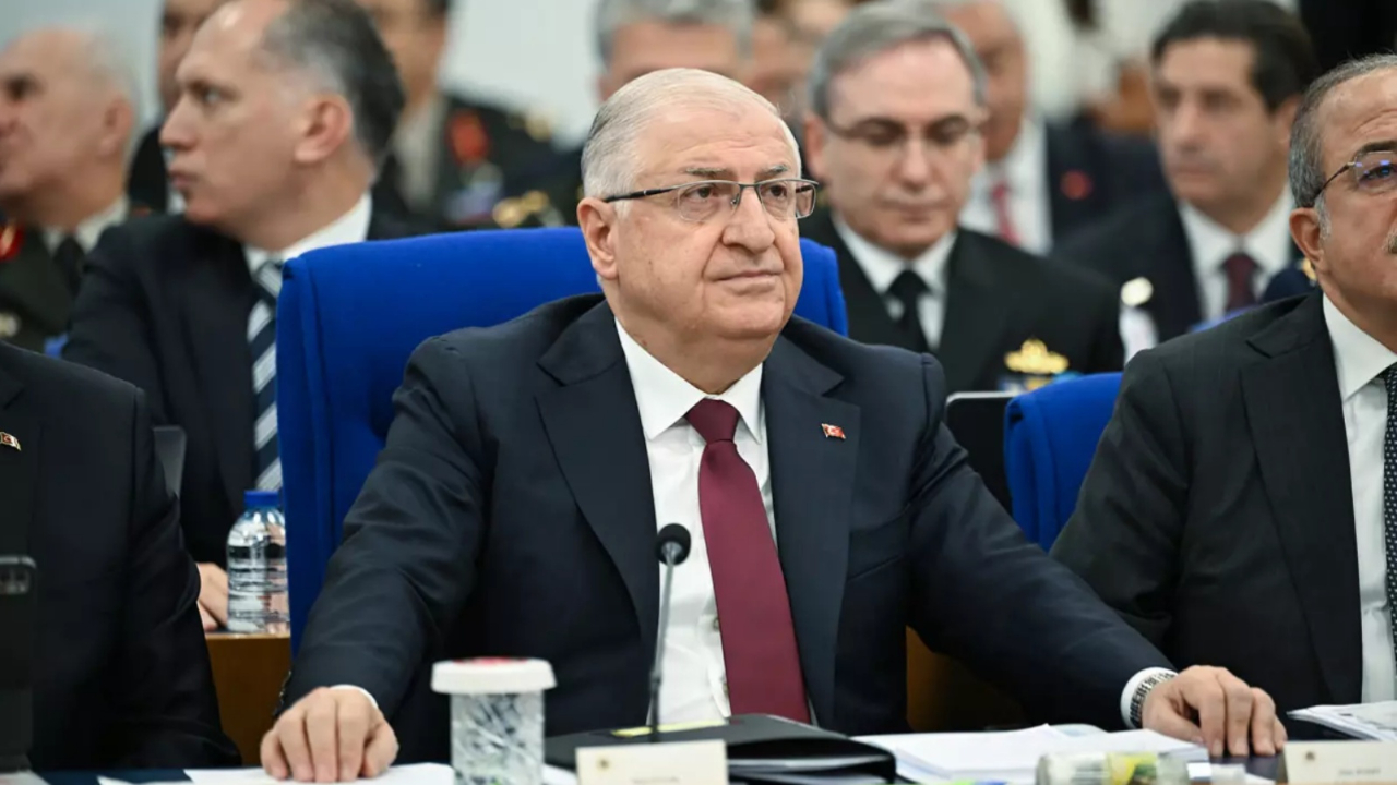 "Milli Savunma Bakanı Yaşar Güler salonu terk etti" iddiası! İşin aslı ortaya çıktı...
