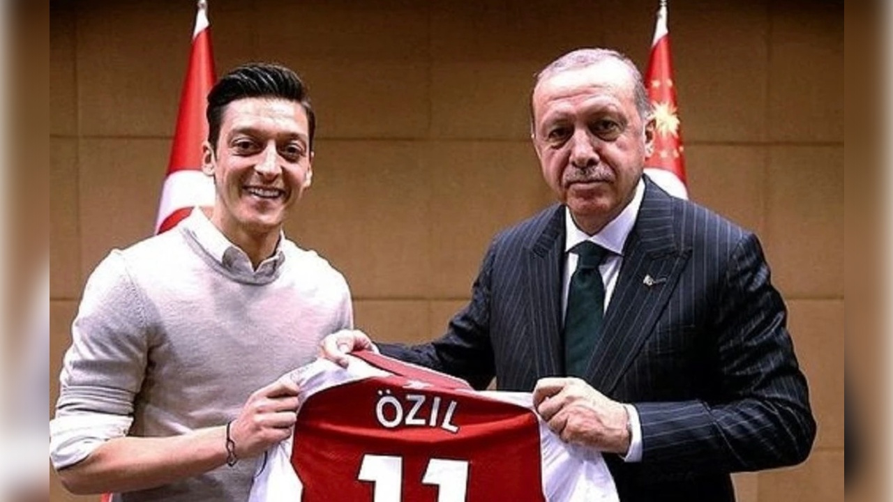 Mesut Özil kimdir? Mesut Özil kaç yaşında, kariyeri ne?
