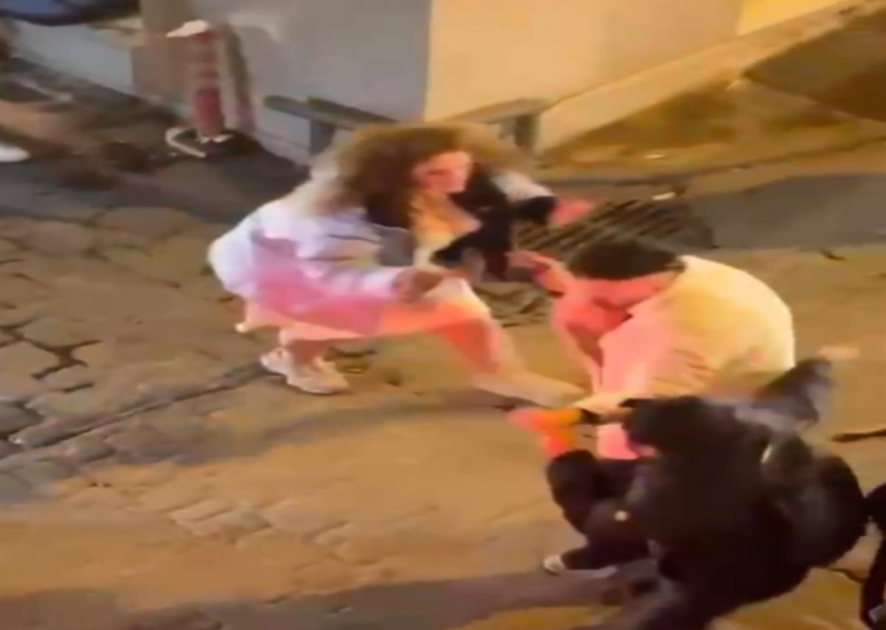 Taksim'de ABD'li kadın turist dehşeti! Eşini yaraladı, sokaktakilere saldırdı...