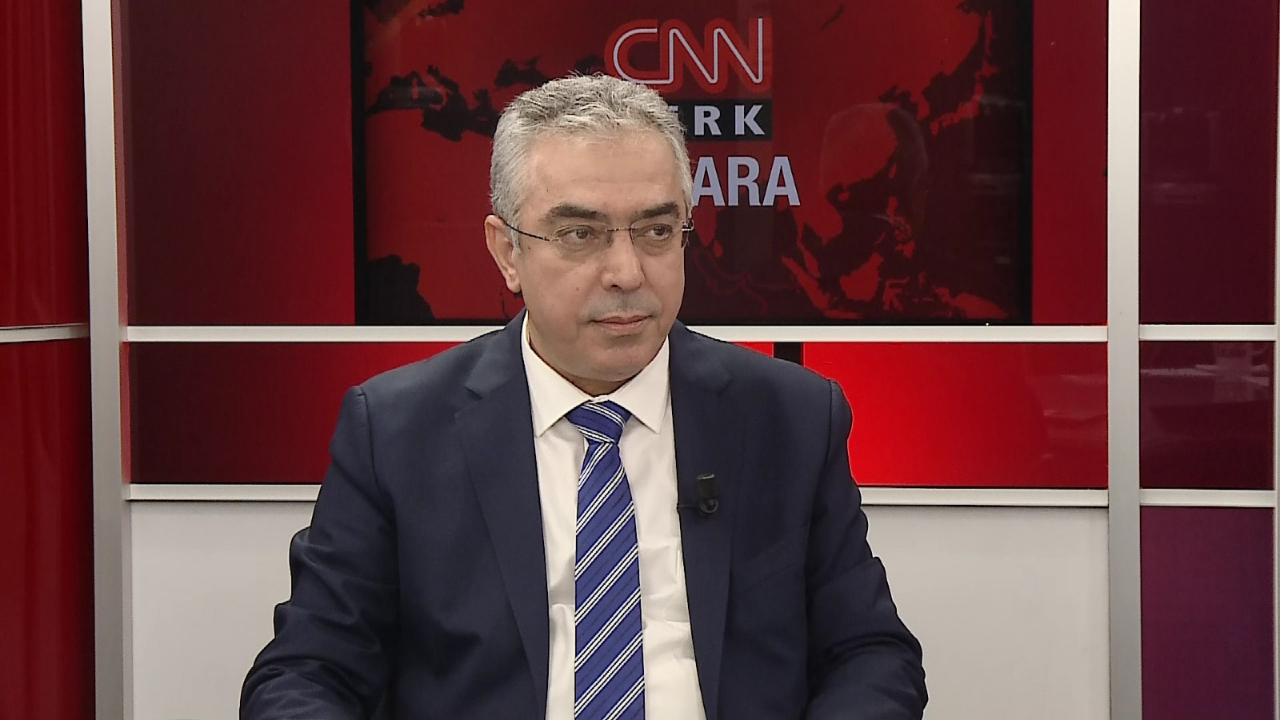 Mehmet Uçum: Cumhurbaşkanı Erdoğan'a adaylık yolu açılabilir. Erdoğan Türkiye'nin bir milli değeridir
