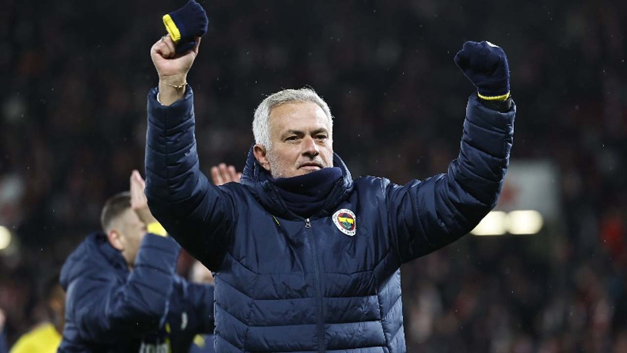 Jose Mourinho'dan Avrupa'da büyük başarı! Tarihte bunu yakalayan ikinci hoca oldu