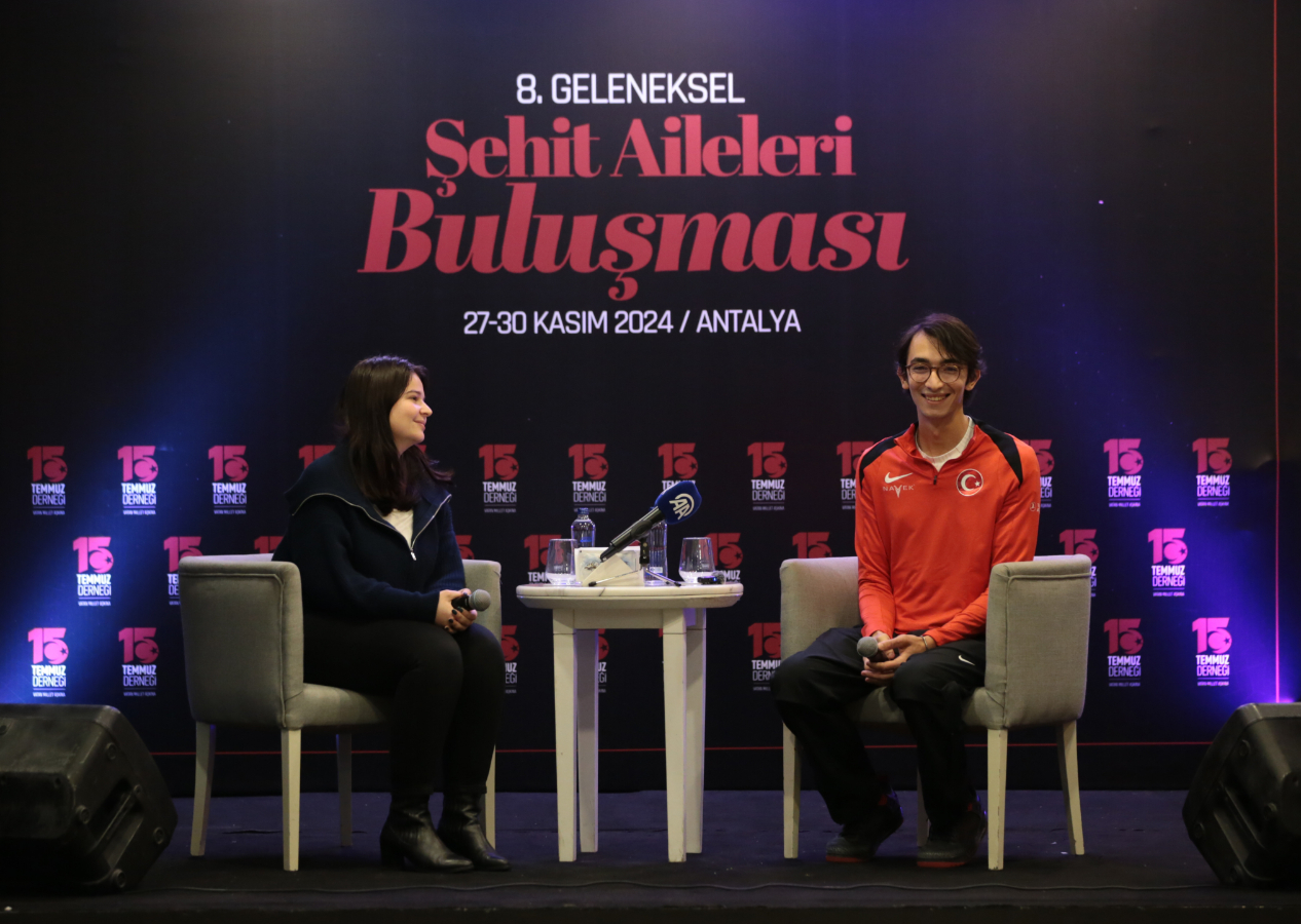 Milli okçu Mete Gazoz, Antalya'da gençlerle buluştu! Gazoz'a gençlerden ilgi büyük...