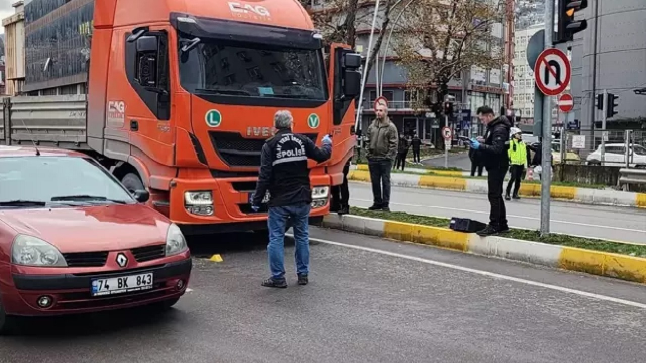 Zonguldak son dakika haberi: Tırın çarptığı gazeteci hayatını kaybetti