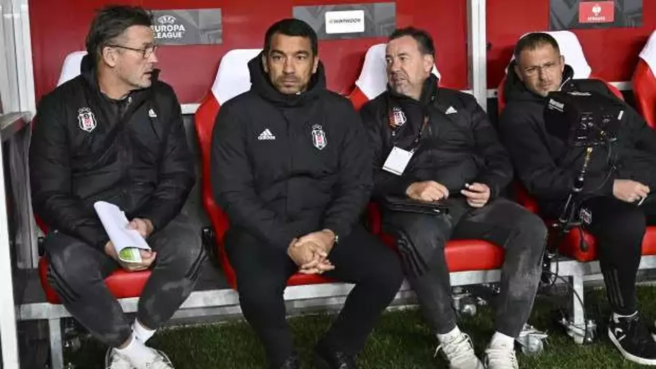 Beşiktaş'tan Giovanni van Bronckhorst toplantısı: Hollandalı topun ağzına geldi!