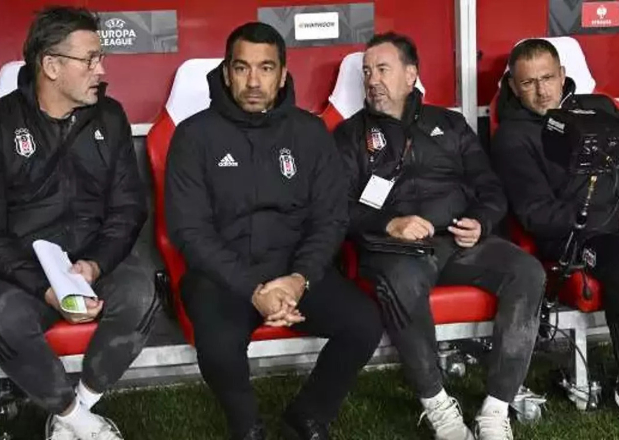 Beşiktaş'tan Giovanni van Bronckhorst toplantısı: Hollandalı topun ağzına geldi!
