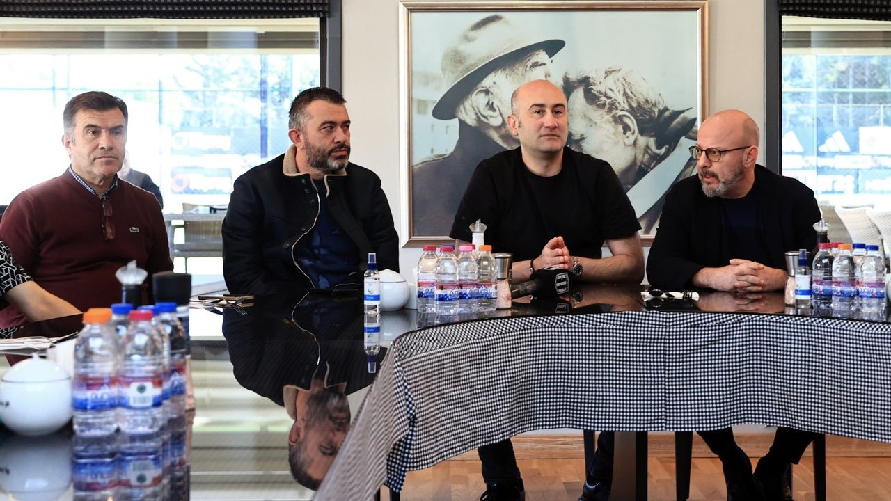 Beşiktaş'ta Hüseyin Yücel ve yöneticiler futbolcularla bir araya geldi