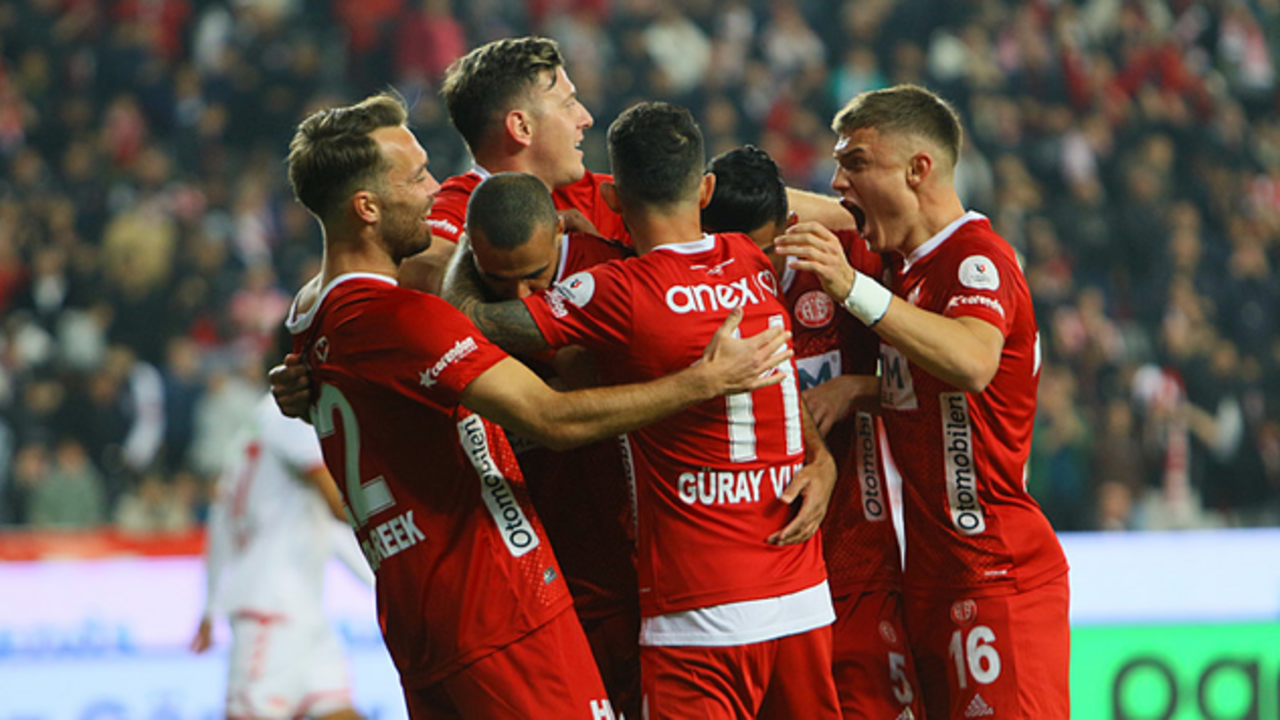 Antalyaspor duble yaptı, evinde 3 puanı kazandı! Antalyaspor 2 - 1 Sivasspor | Maçın özeti