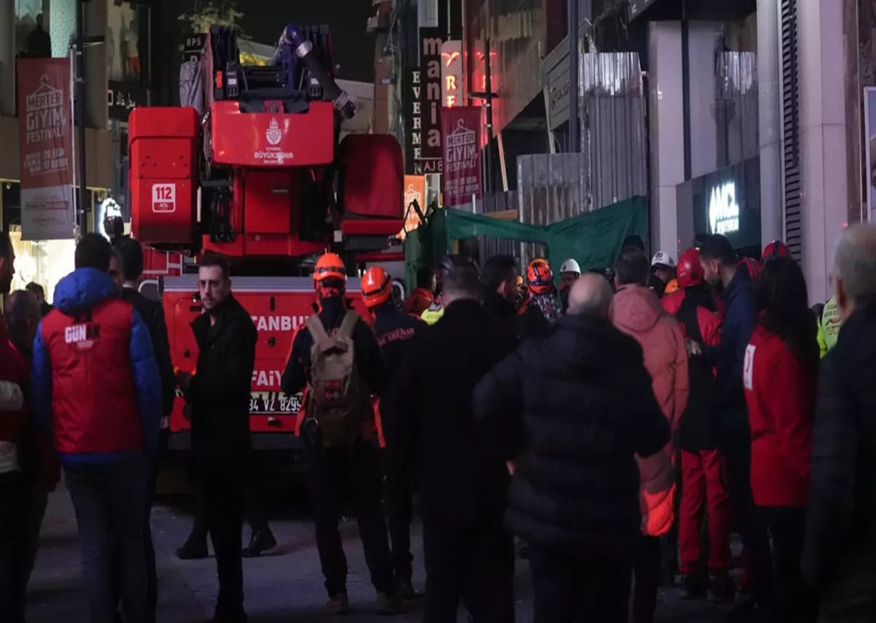 Güngören'de can pazarı: Bina çöktü!
