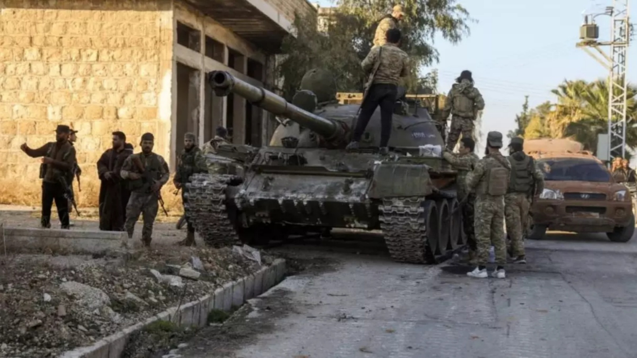Suriyeli muhalifler ilerliyor! Halep ve İdlib'in ardından Hama kent merkezine de ulaşıldı!