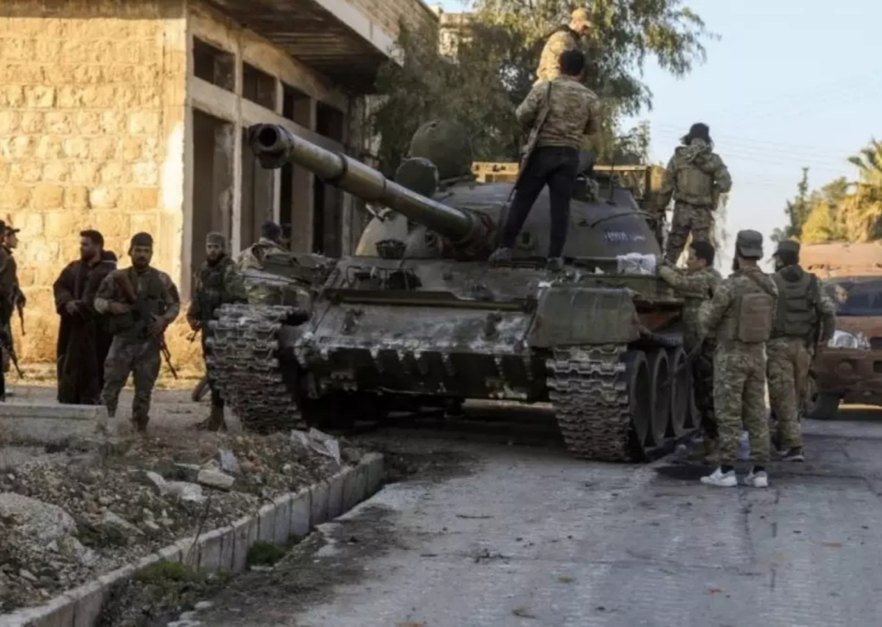 Suriyeli muhalifler ilerliyor! Halep ve İdlib'in ardından Hama kent merkezine de ulaşıldı!