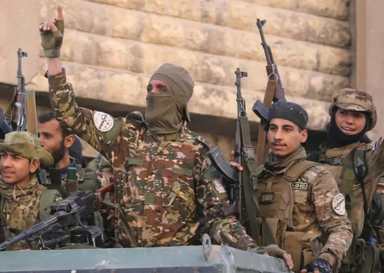 Muhalifler, PKK/YPG'nin kontrolündeki Tel Rıfat'ı tamamen kuşattı!