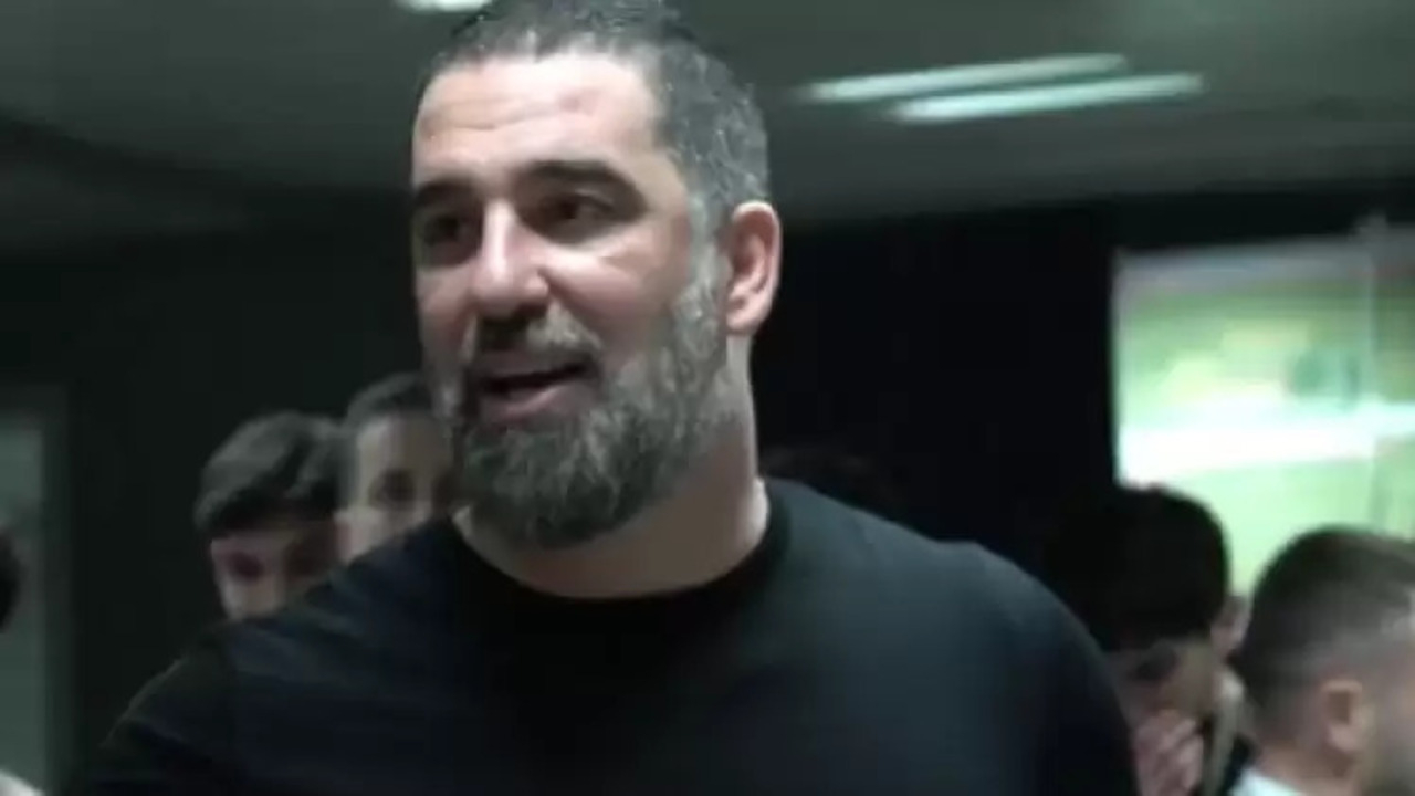 Arda Turan'dan geceye damga vuran konuşma: Soyunma odasında...