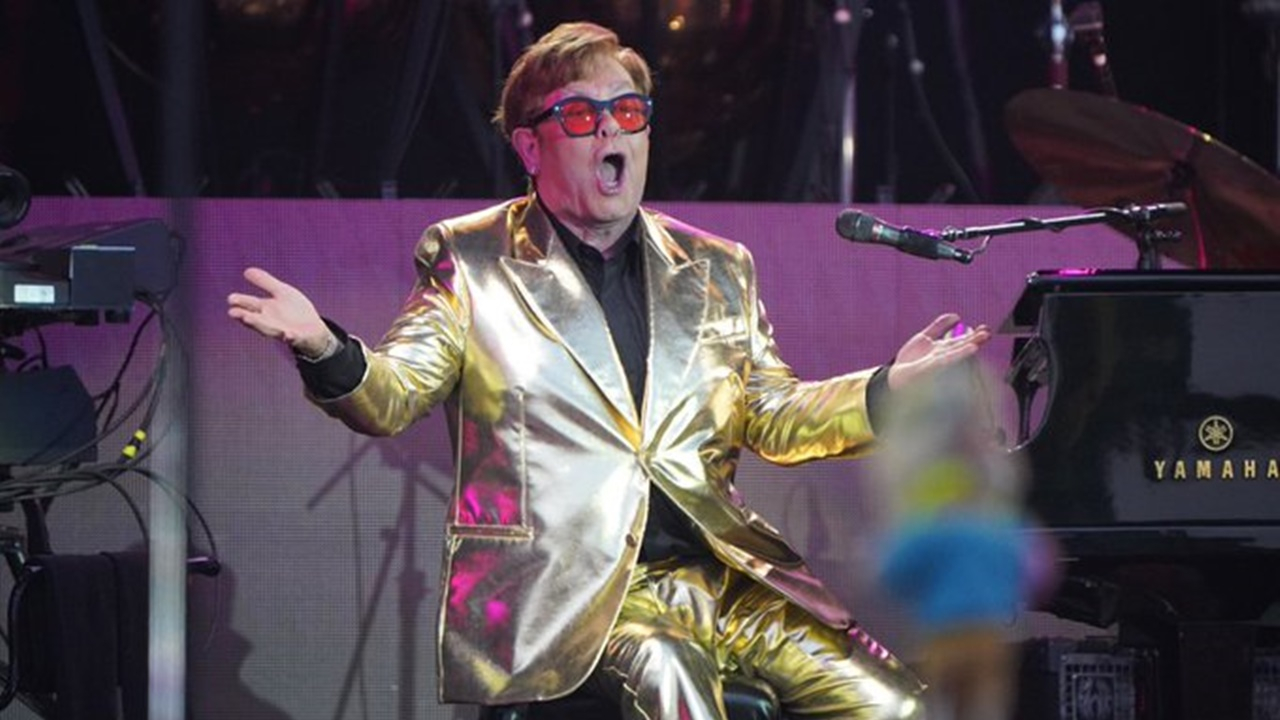 Sir Elton John görme yetisini kaybettiğini açıkladı