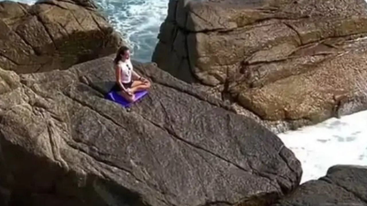 Rus oyuncu yoga yaparken dalgalar arasında kayboldu