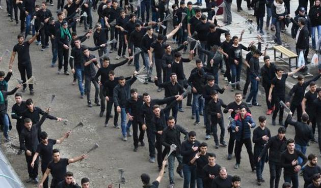 Kars'ta bugün! Binlerce kişi yürüdü...