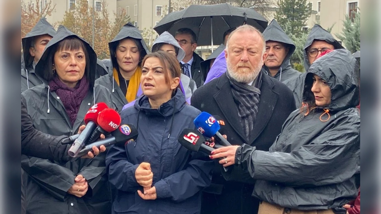 DEM fabrika ayarlarına döndü! Halep'te Türk bayrağını görünce zırlamaya başladılar