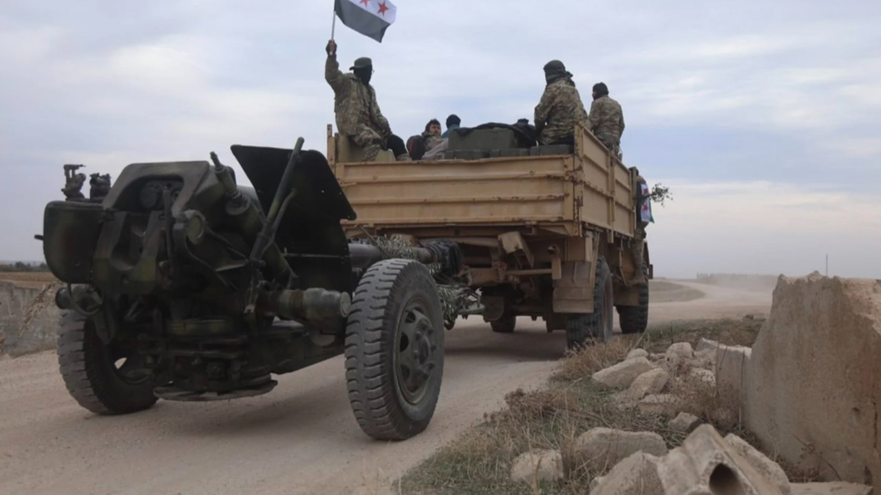 Flaş son dakika! Suriye'de muhalifler Hama'ya girdi