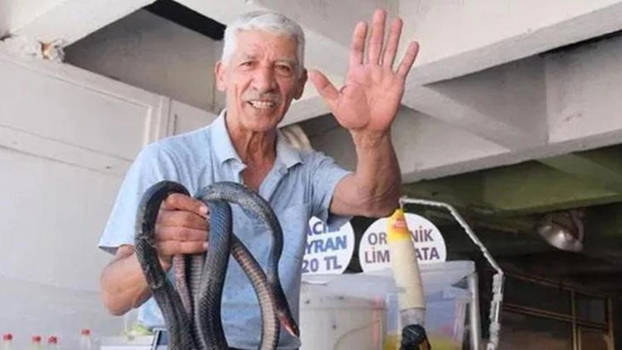 Adana Otagarı'nda "Yılancı Osman" krizi! Ayran tezgahında yılan besleyen şahıs zabıtaya zor anlar yaşattı...